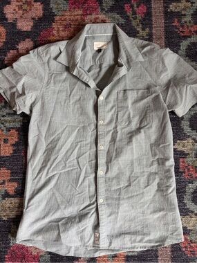 Casual Short-Sleeve Button-Down Shirt in Light Gray